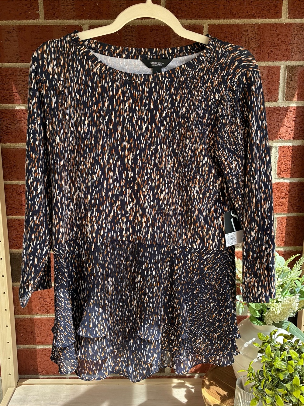 Simply Vera Vera Wang Semi Sheer
Ruffled Blouse Size S Knit Top
Abstract NWT